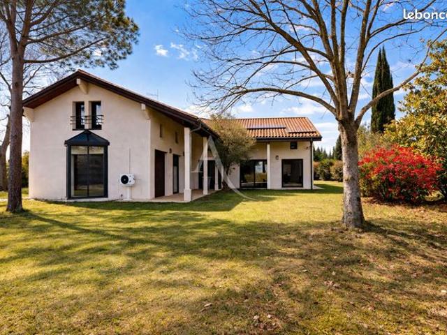 Maison 6 pièces 211 m²