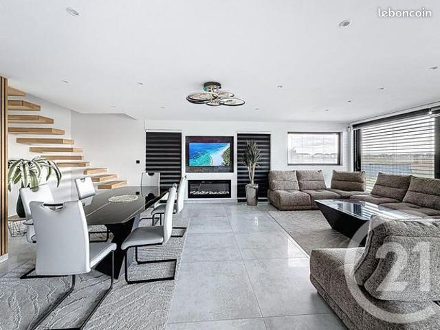 Maison 6 pièces 211 m²