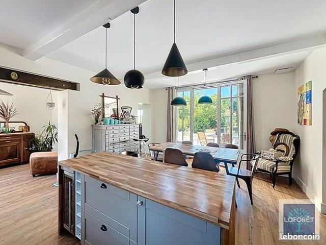 Maison 6 pièces 212 m²