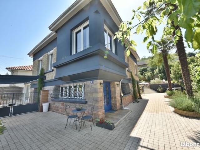 Maison 6 pièces 212 m²