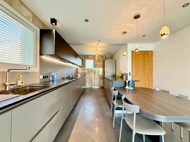 Maison 6 pièces 212 m²