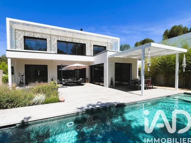 Maison 5 pièces 220 m²