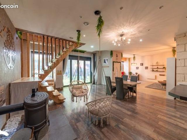 Maison 6 pièces 212 m²