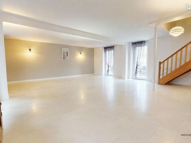 Maison 6 pièces 212 m²
