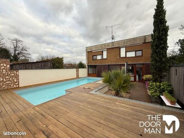 Maison 6 pièces 212 m²