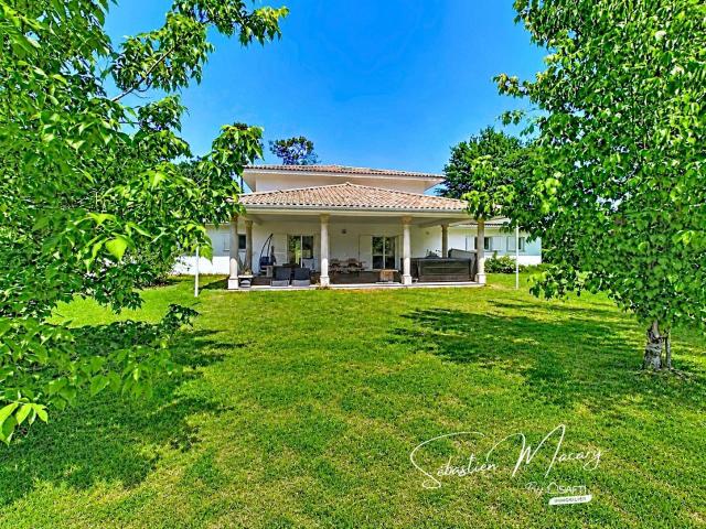Maison 6 pièces 213 m²