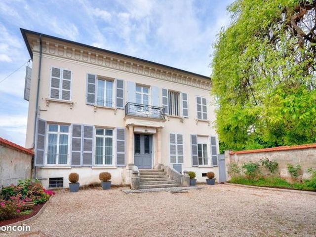 Maison 6 pièces 213 m²