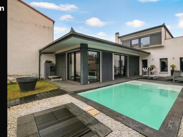 Maison 7 pièces 213 m²