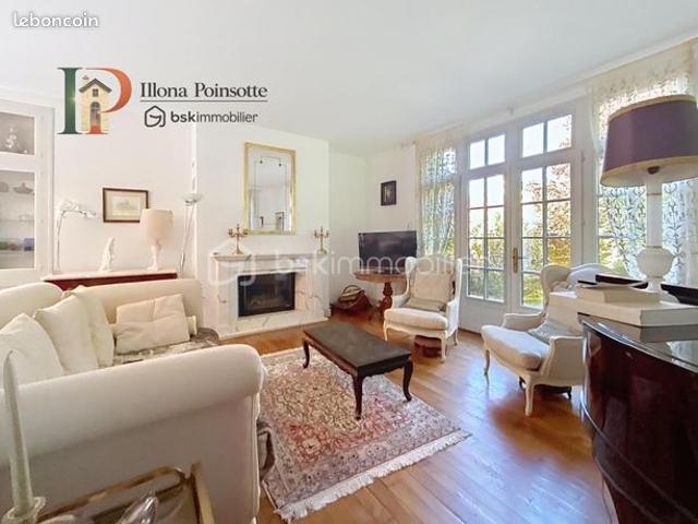 Maison 6 pièces 213 m²