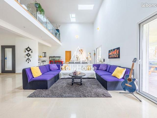 Maison 6 pièces 213 m²