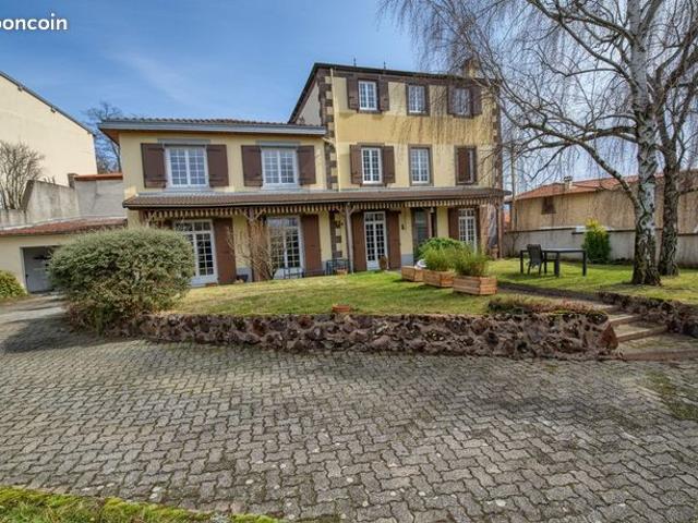 Maison 6 pièces 213 m²