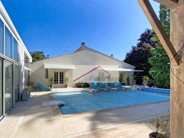 Maison 6 pièces 213 m²