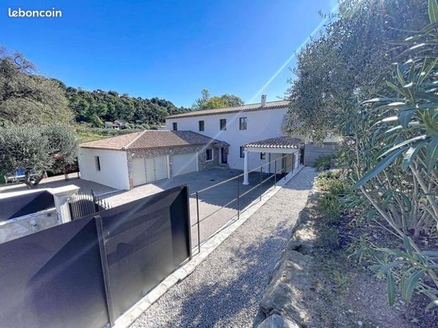 Maison 6 pièces 286 m²