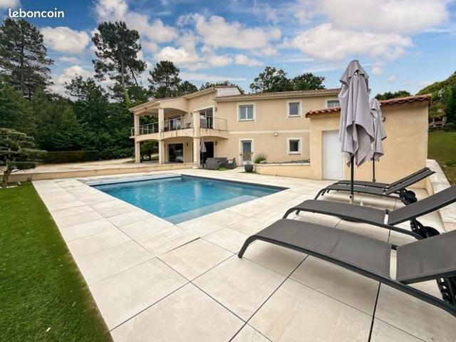 Maison 6 pièces 224 m²