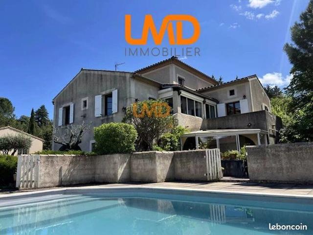 Maison 6 pièces 225 m²