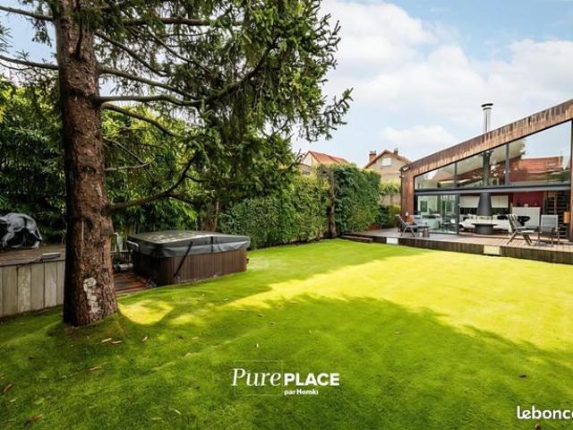Maison 6 pièces 225 m²
