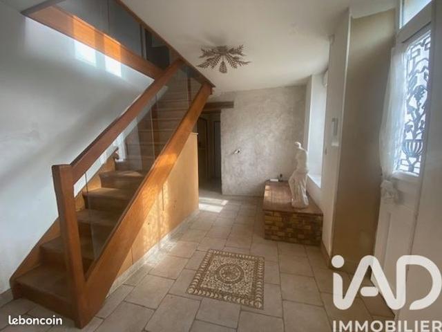 Maison 6 pièces 225 m²