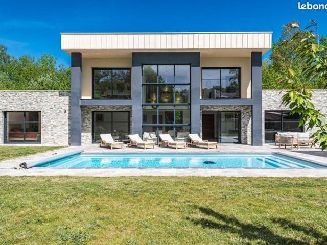 Maison 6 pièces 225 m²