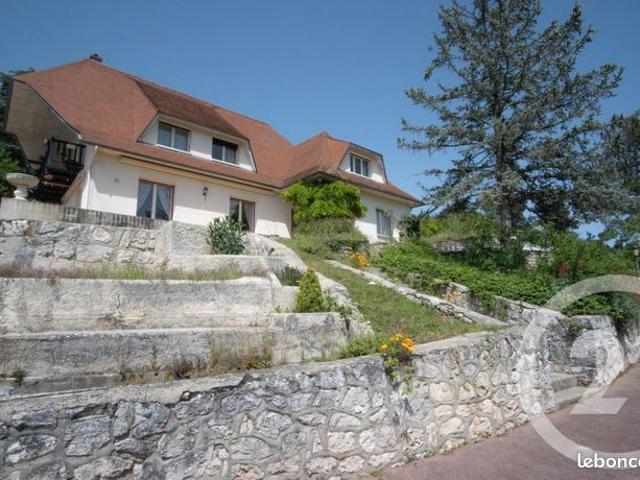 Maison 6 pièces 225 m²