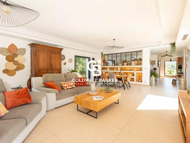 Maison 6 pièces 235 m²