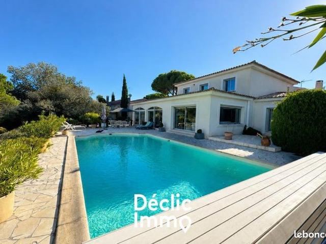 Maison 6 pièces 245 m²