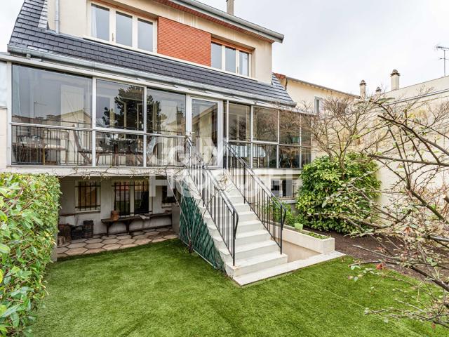 Maison 6 pièces 225 m²