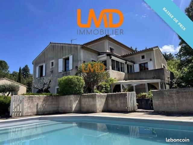 Maison 6 pièces 225 m²