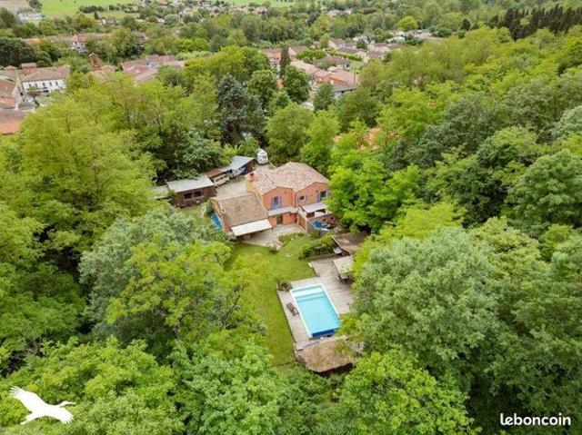 Maison 6 pièces 225 m²