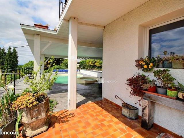 Maison 6 pièces 225 m²