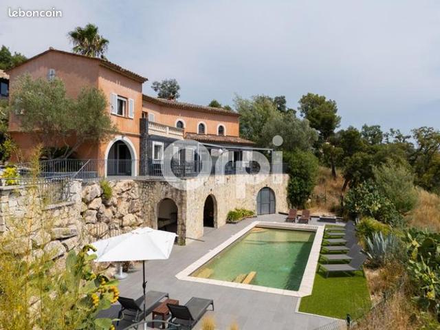 Maison 6 pièces 226 m²