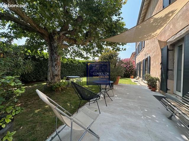 Maison 6 pièces 226 m²