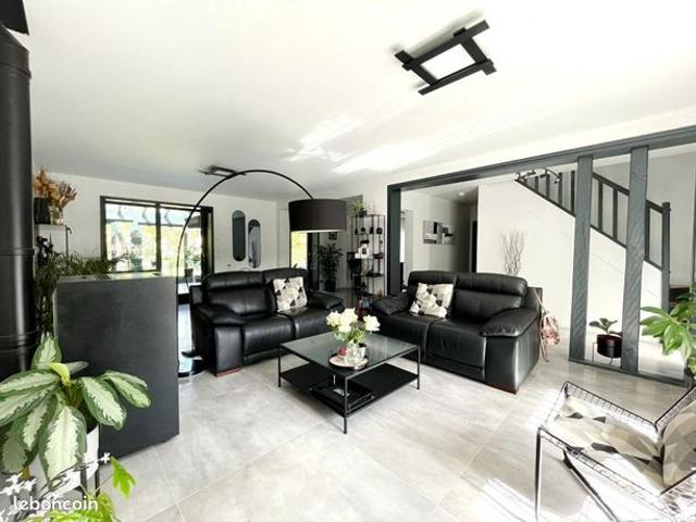 Maison 6 pièces 226 m²