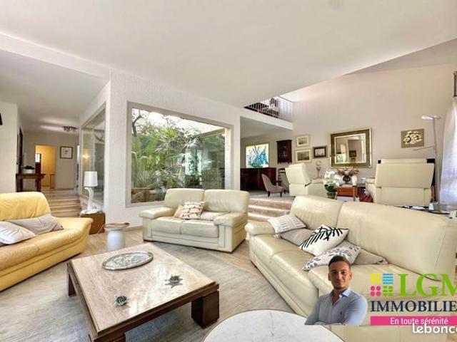 Maison 6 pièces 226 m²