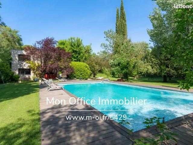 Maison 6 pièces 226 m²