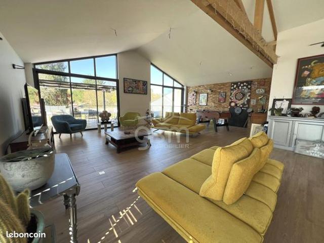 Maison 6 pièces 226 m²
