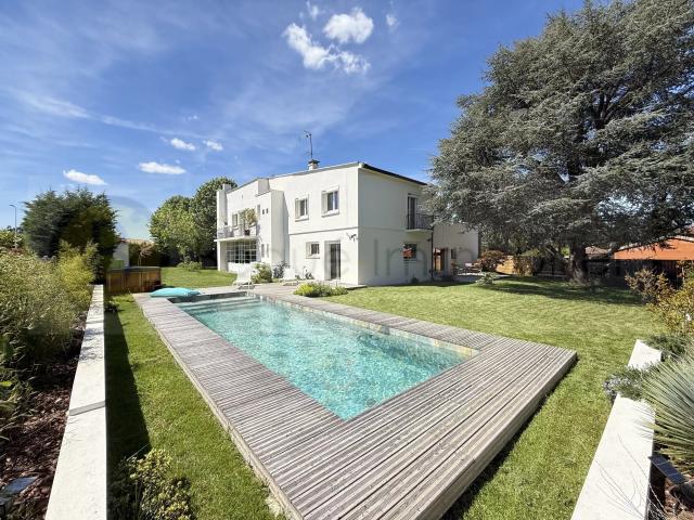 Maison 6 pièces 226 m²
