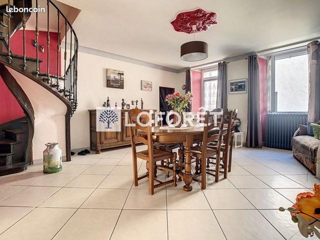 Maison 6 pièces 227 m²