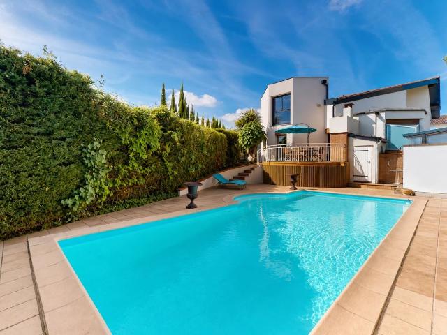 Maison 6 pièces 227 m²