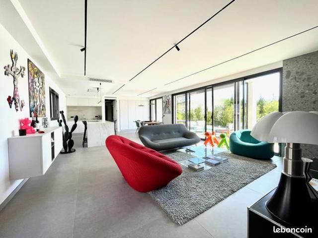 Maison 6 pièces 228 m²
