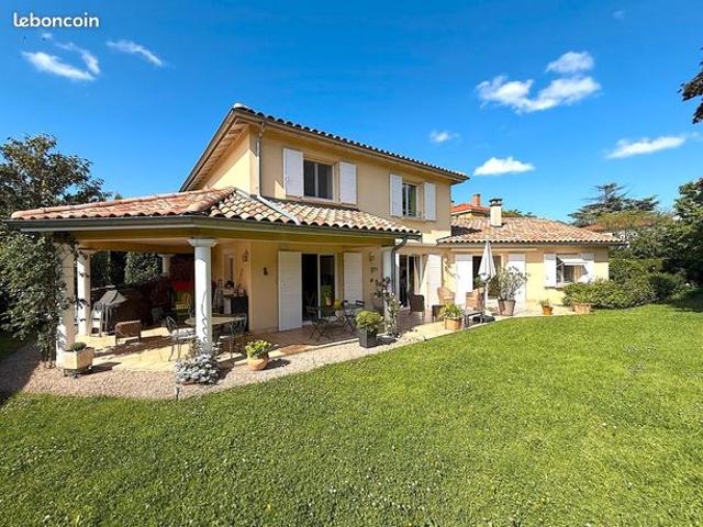 Maison 6 pièces 228 m²