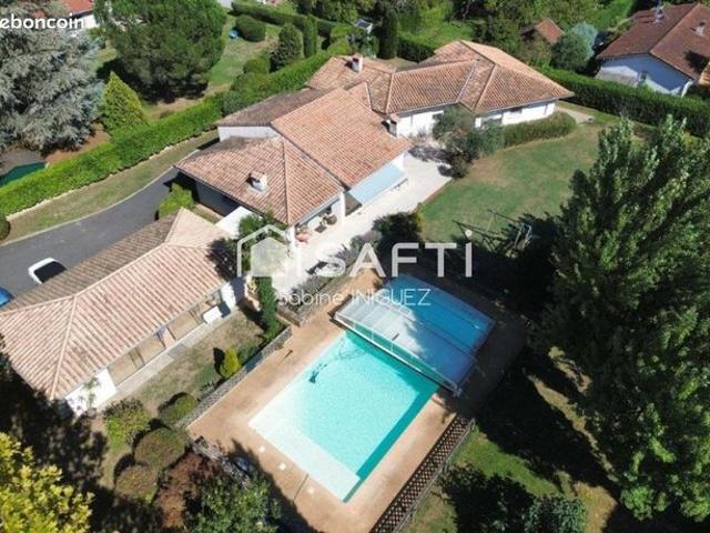 Maison 6 pièces 228 m²