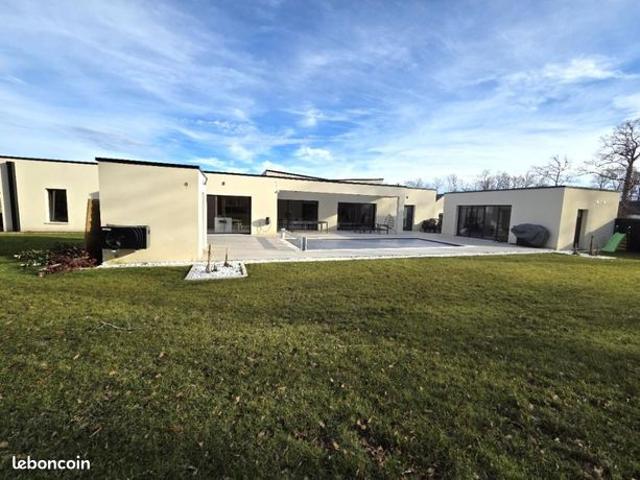 Maison 6 pièces 228 m²