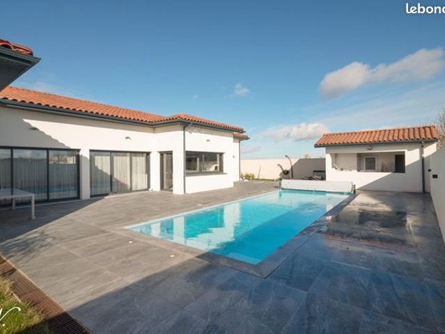 Maison 6 pièces 229 m²