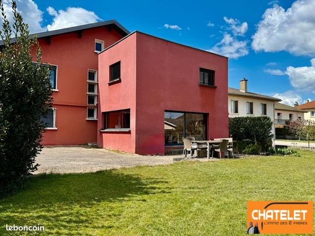 Maison 6 pièces 229 m²