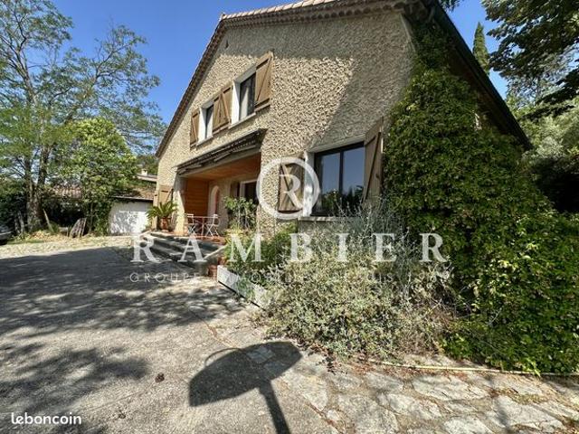 Maison 6 pièces 220 m²