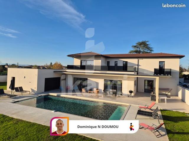 Maison 6 pièces 220 m²