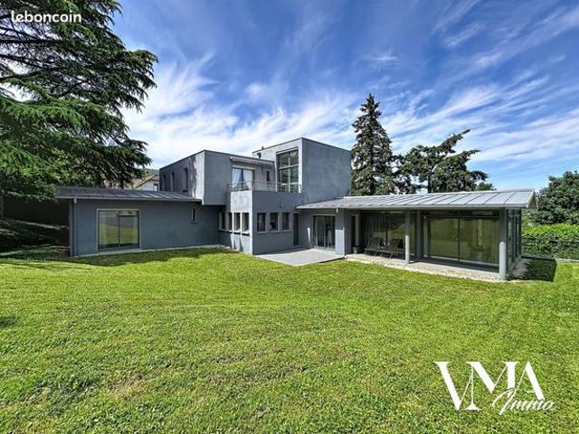 Maison 6 pièces 220 m²