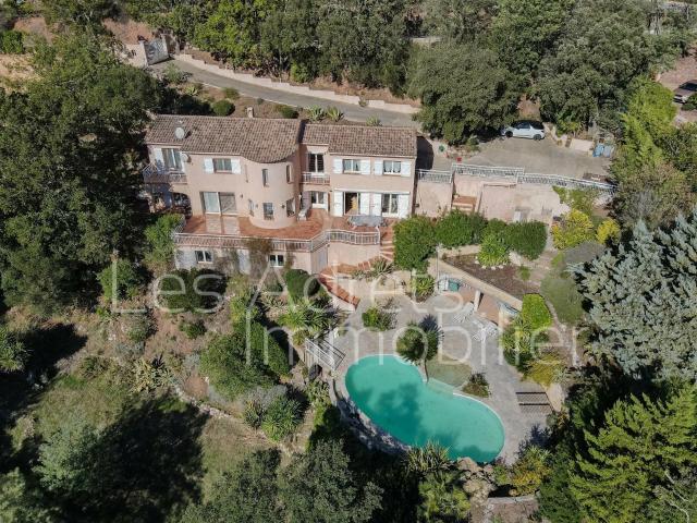 Maison 6 pièces 220 m²