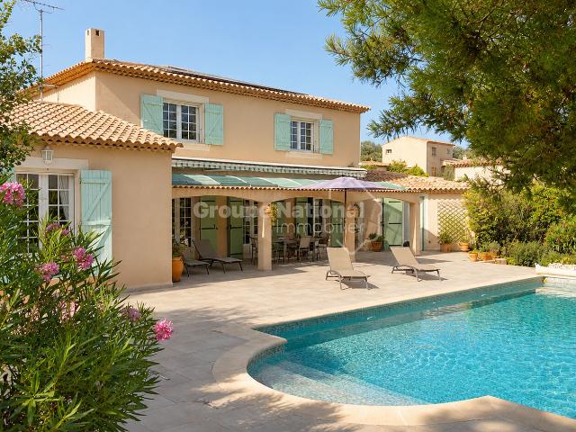 Maison 6 pièces 220 m²