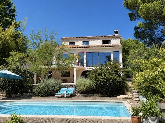 Maison 6 pièces 220 m²